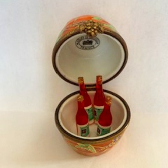 Vintage Limoges French Peint Main Porcelain Wine Barrel &4 Bottles Trinket Box - Picture 7 of 8